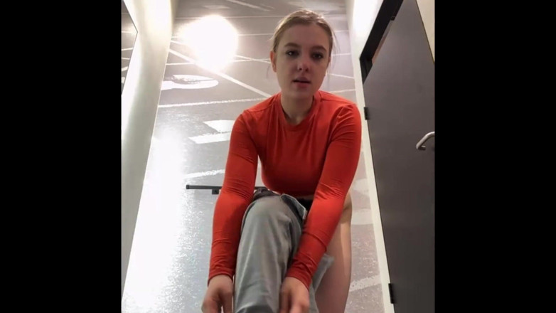 JuiceLussie: Bitch Extreme Fucking with Big Cock in Store Fitting Room