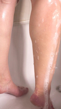 Teen Amateur Teasing Her Sexy Calves In The Shower