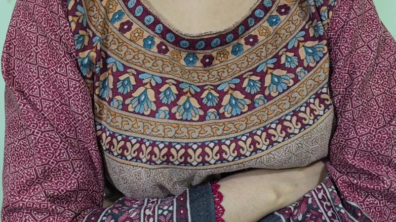 Faryal: Nachbarin, tante, gefickt, als sie kommt