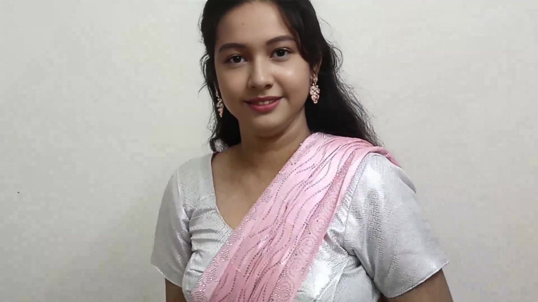 Apple Porn: Desi hete stewardess geneukt door passagier in Saree