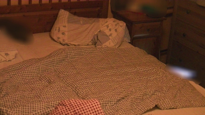 Mark Hannes: Мастурбує трусики мачухи