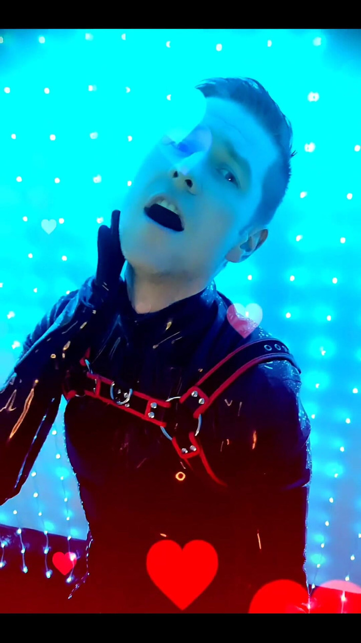 Roman Heart: Vide Klip Outtake untuk reellatexRubberBlackstyle baru saya