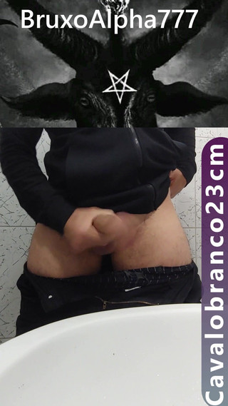 BruxoAlpha777: Pișare și aplaudă cu un băț