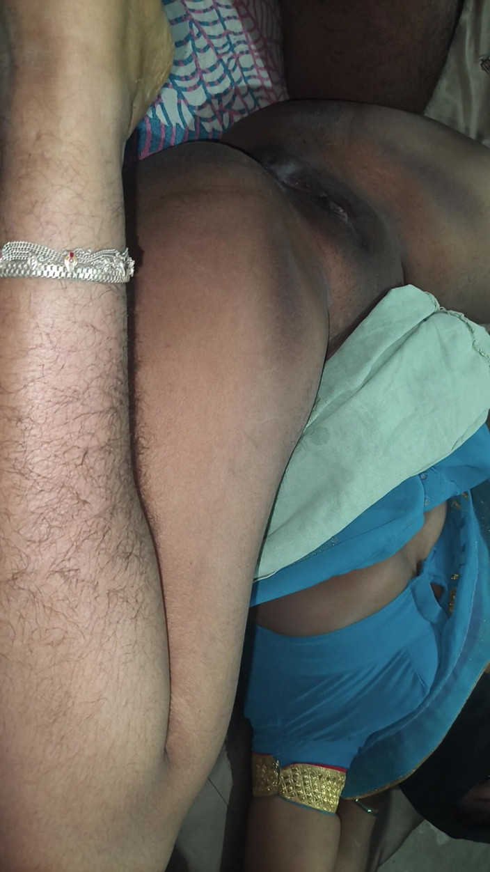 Indian innocent wife: Індійська домогосподарка телугу в сарі в секс-відео пізньої ночі