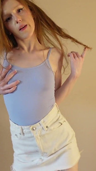 Schattige Roodharige Striptease