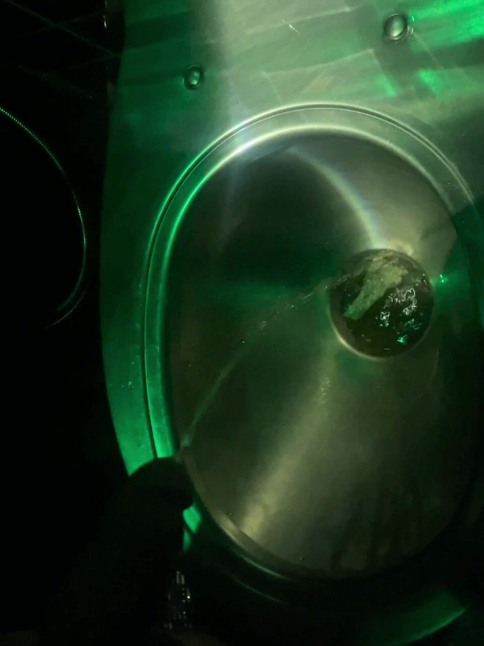 AmateurBoysPissing: 다른 종류의 공중 화장실에서 오줌 싸는 아마추어 모음집