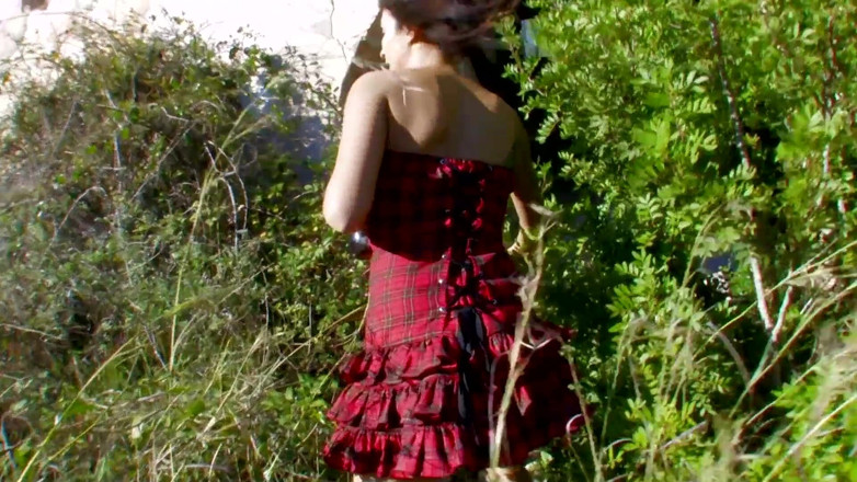 German amateur - 100% German hardcore videos: Urocza brunetka dziwki w opuszczonym budynku