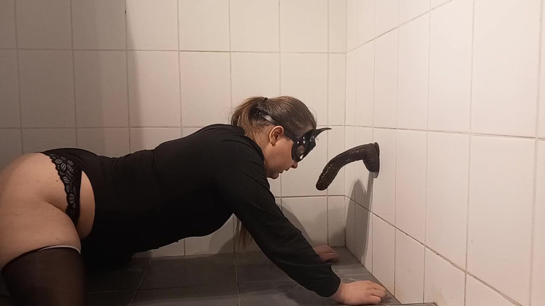 Elise Woods: ディープスロートとアナルでシシーのためのドギーファン