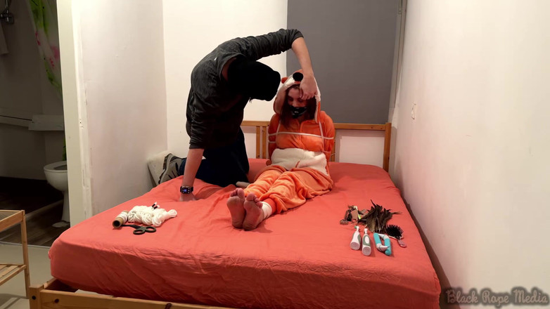 Miriam Slave: Miriam Diikat Dan Digelitik Di Onesie