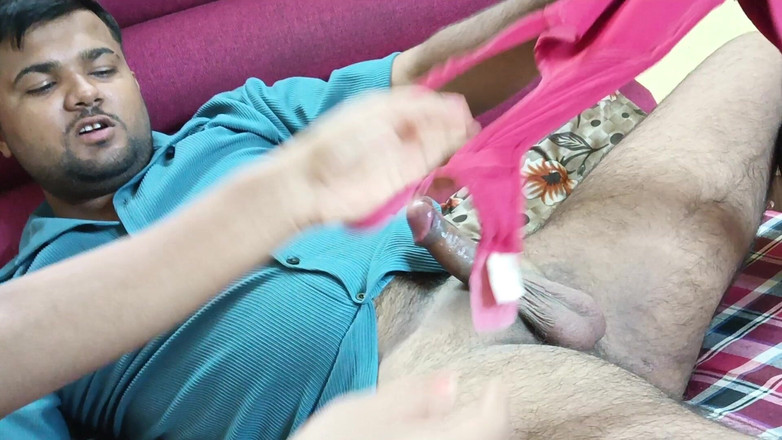 lust of milf: Mahalledeki yaşlı adam komşusunun kızını tuzağa düşürdü.