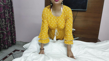 Saarabhabhi6: Starý muž si užil zábavu mládí