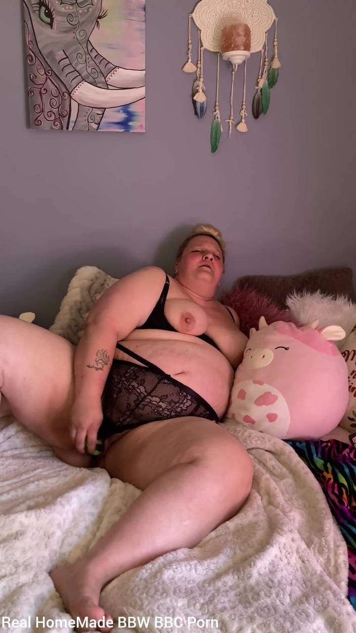 YoungEnglishBBW: Mijn natte poesje wrijven, intense kreunende orgasmes neuken