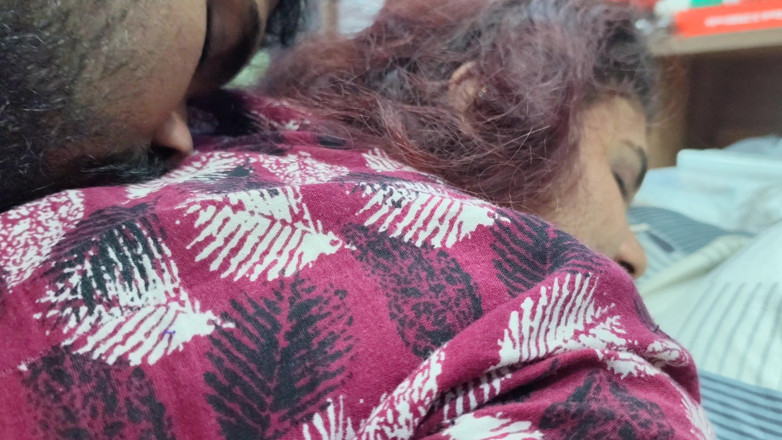 Vaigavarun45: Ass kiss romantika, malajská dívka sexy zadek líbání s romantikou...