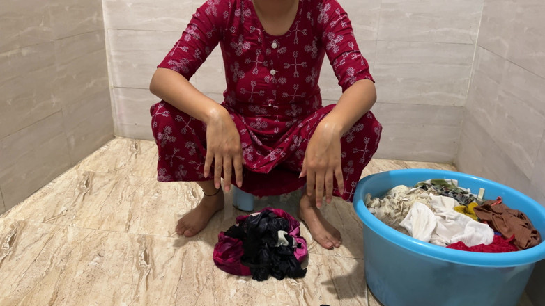 Saarabhabhi6: Frumoasa bhabhi face sex pentru prima dată cu Devar! Pișare în...