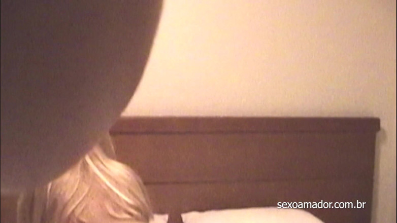 Amateurs videos: 私の友人はホットな女の子です。角質ブロンドと熱いお尻