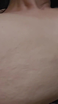 POV na mých prsou a na obličeji, když mi líže kundičku a dělá mě obrovský orgasmus