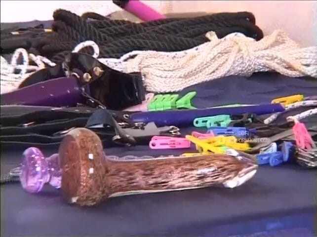 Slave Seks: Chattes échangistes - 2 scènes en 1