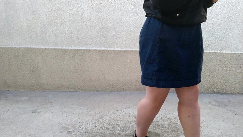 Elena: Fredda giornata autunnale e calda pioggia dorata dalla mia figa...