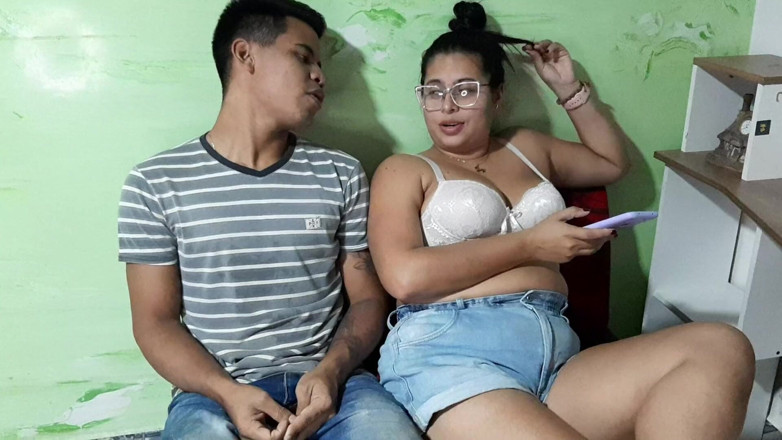 Carlo: 我的继妹教我应该如何给我的女朋友一个美味的阴户口交