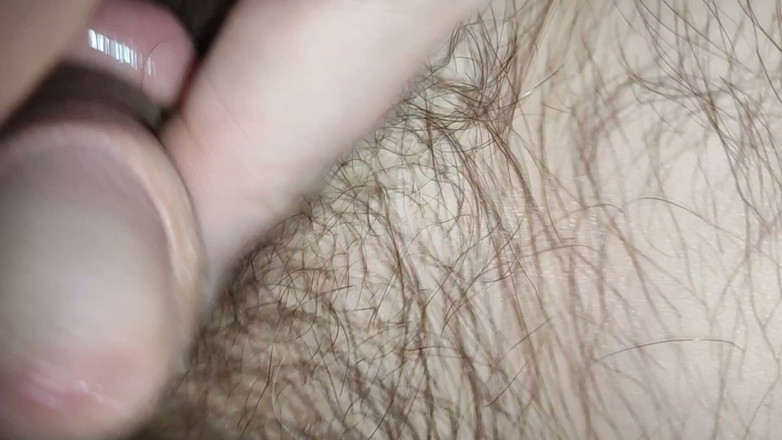 Badjik69: Uroczy, naturalny femboy wskakuje na jodełkę i dochodzi w kamerę