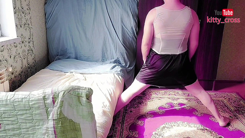 Kitty_Cross: Ladyboy poesje zelf slaan hete schattige shemale travestiet