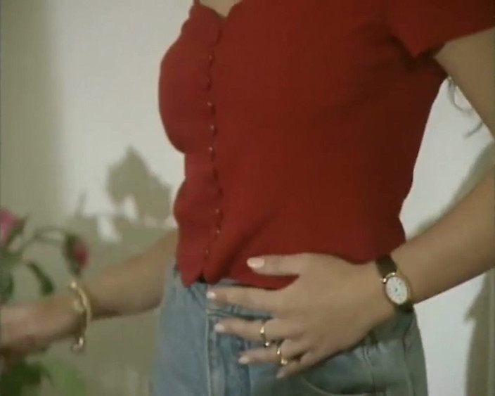 Lesbian Stories: Sexy nena está chupando el culo de su novia y...