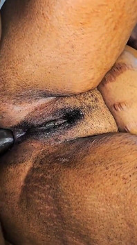 Yırtık yaşlı amatör polis memuru 50 yaşındaki orta yaşlı seksi kadın büyük yarağıyla anal seks yapıyor