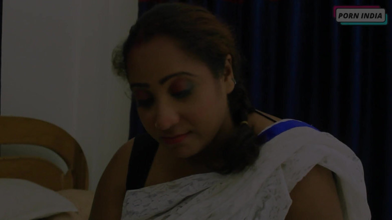 Porn India Studio: Mamă sexy indiană este futută tare de un străin