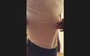 Dzaddy long strokes: Nahá milfka v šortkách ukazuje sexy velká prsa