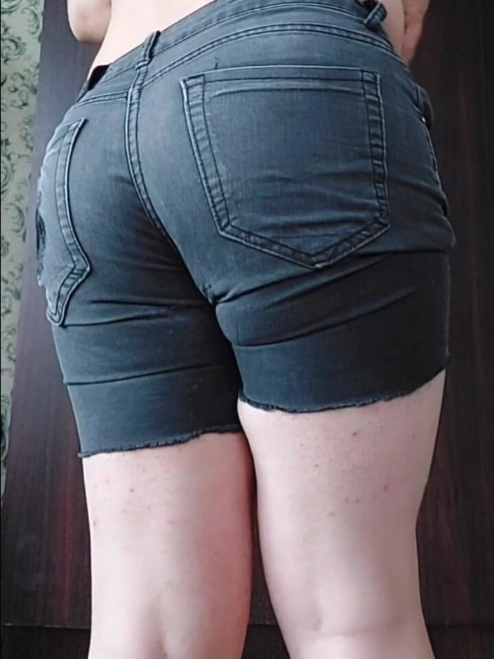 Kitty_Cross: BBW Blonde Big Ass Black Shorts Hot Ladyboy Sexy Shemale...