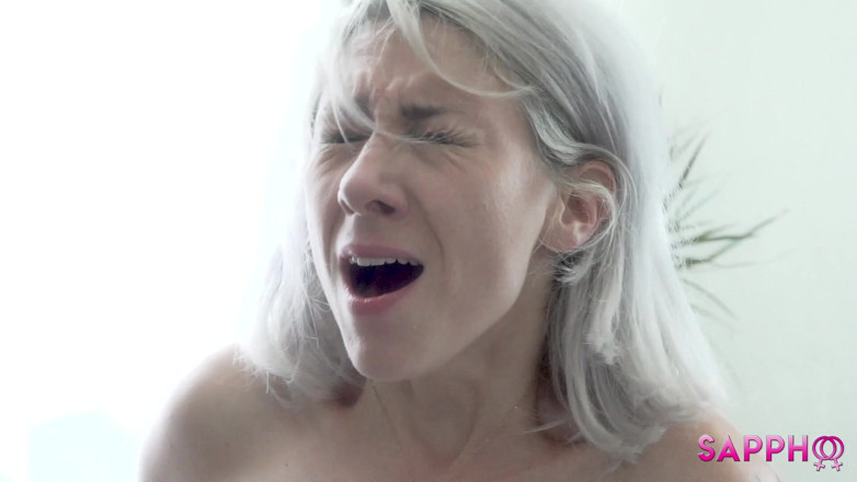 Sappho: Můj manžel nás sleduje