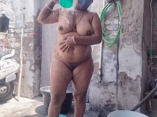 Your love geeta: Indian Bhabhi&#039;s Hot Video While Bathing