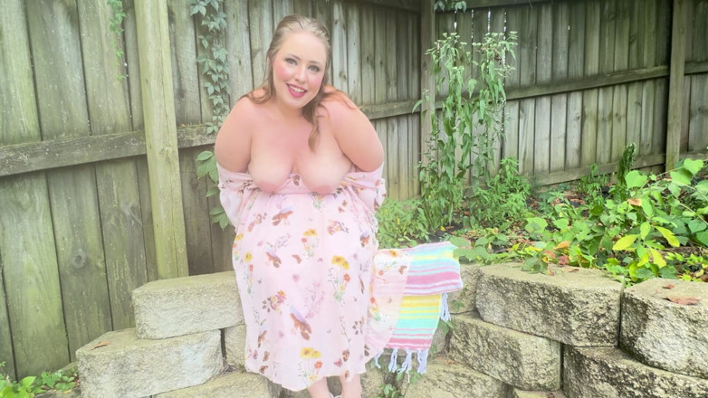 KinkyKatie: BBW MILF Kinky Katie Sucks off Exterminator - JOI