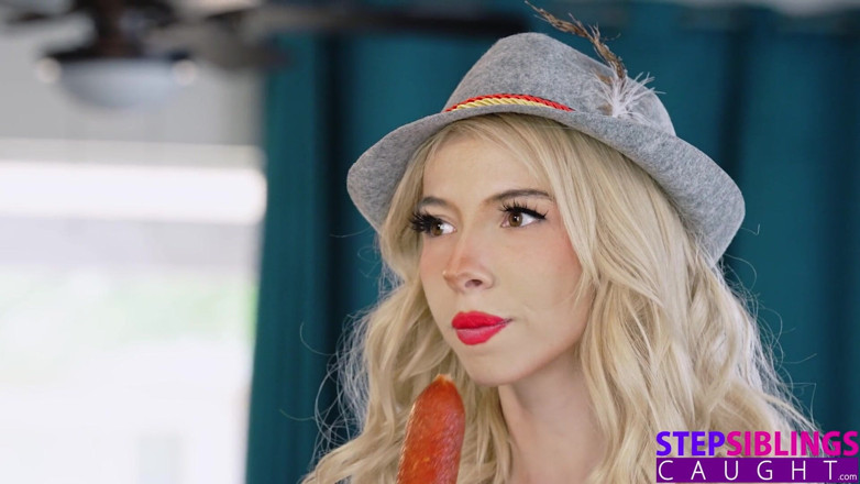 StepSiblings Caught: รสนิยมประจำเดือนตุลาคม 2022 Kenzie Reeves