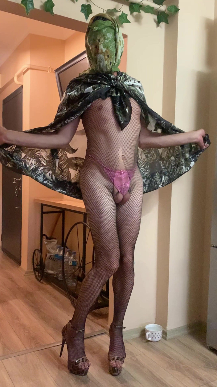 cd_aysemmm: Den första sissy superhjälten är där för dig när du blir...