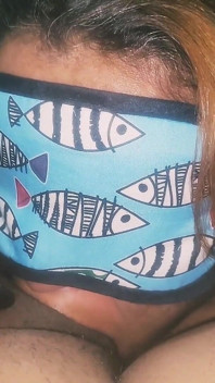 Sperm emiyor orta yaşlı seksi kadın tek bir damlanın bile kaçmasına izin vermiyor