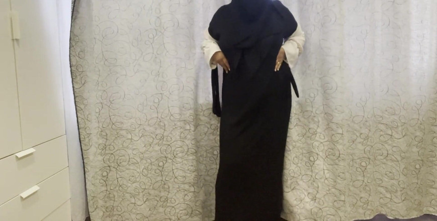 Lux Eva: Arabska przyrodnia siostra w czystych rajstopach masturbuje się