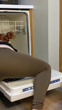 You cant keep your eyes off stepmom buttcrack