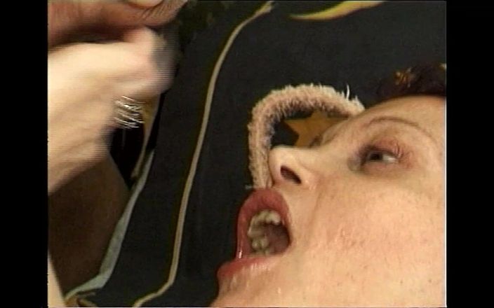 OLD Sinner: Betrügende ehefrau gefickt, dann in den mund gespritzt und von...