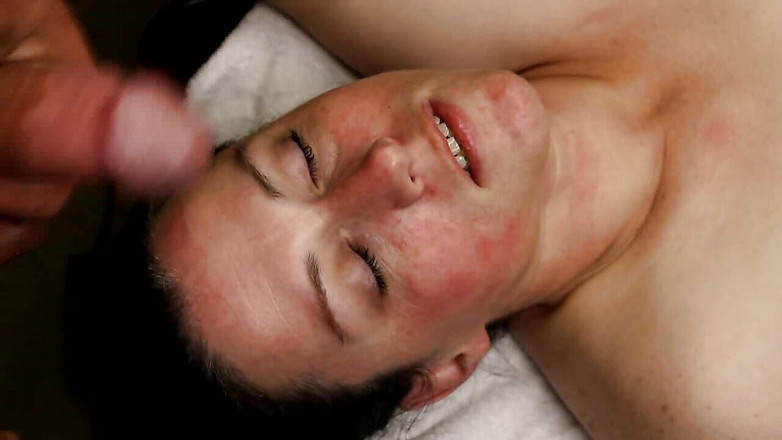 Dirty Dees: Mica mea amatoare perversă tomberon de spermă mă imploră să-i...