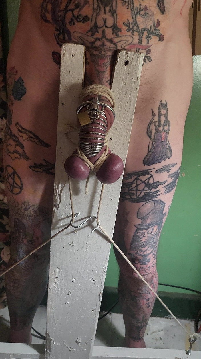 Goode Girl: Goode Girl Bezczelny Krucyfiks Ballbusting Pt3