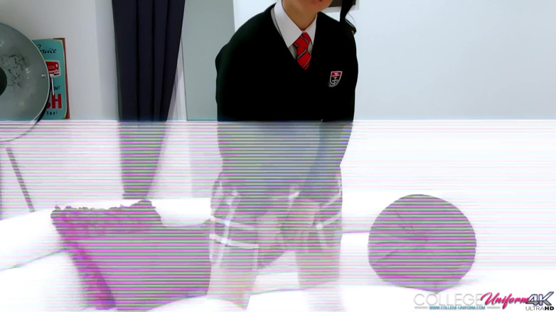 College Uniform: Vestindo estudante com Bryoni-Kate