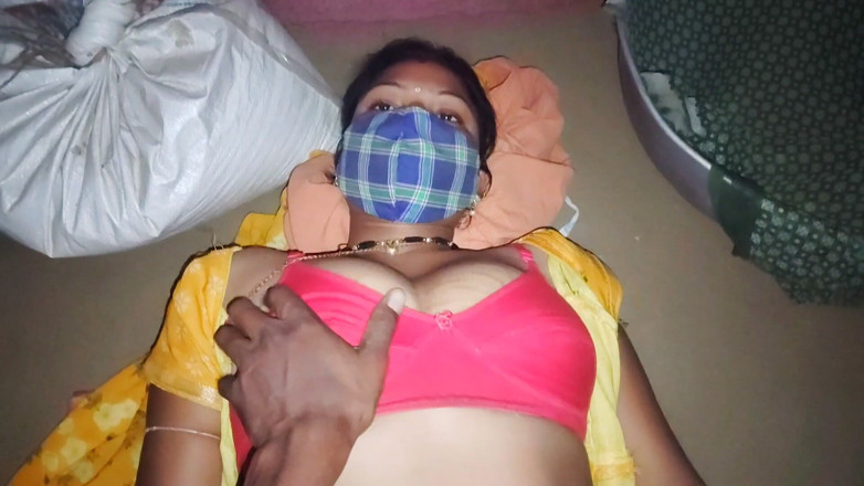 TinnyWatch1: Casal indiano quente fazendo sexo softcore! Vídeo caseiro de sexo