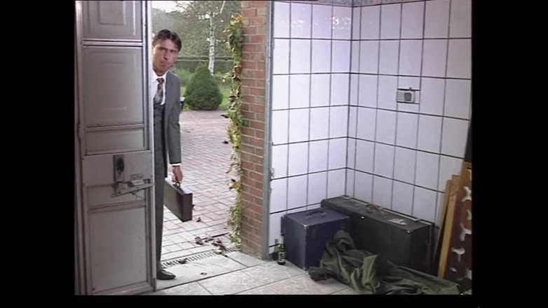 Deutschland porn: She Is Satisfied to Have Sex with His Friend