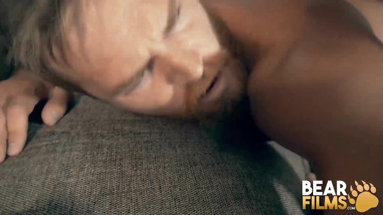 Bear Films: BEARFILMS - la top dell'orso tatuato alleva il suo bel amante...