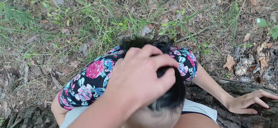 Lesbian-illusion: A treia iubită a noastră este de pază în parc, așa...