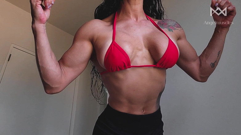 Angelmuscles: Tentazione dei muscoli abbronzati dal sole