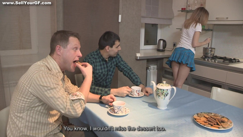 Sell Your GF: Desert sexual pe o masă din bucătărie