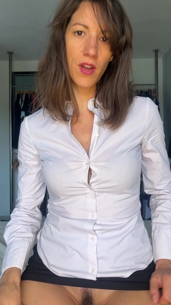 Lety Howl: Solo Anal Masturbation After a Hard Day at Work