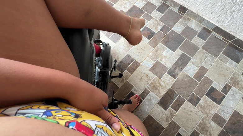 EMY_AND_JONH: Je suis complètement folle de me masturber devant mes nouveaux...